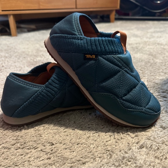 Teva Slip Ons Size 6 - Picture 1 of 3